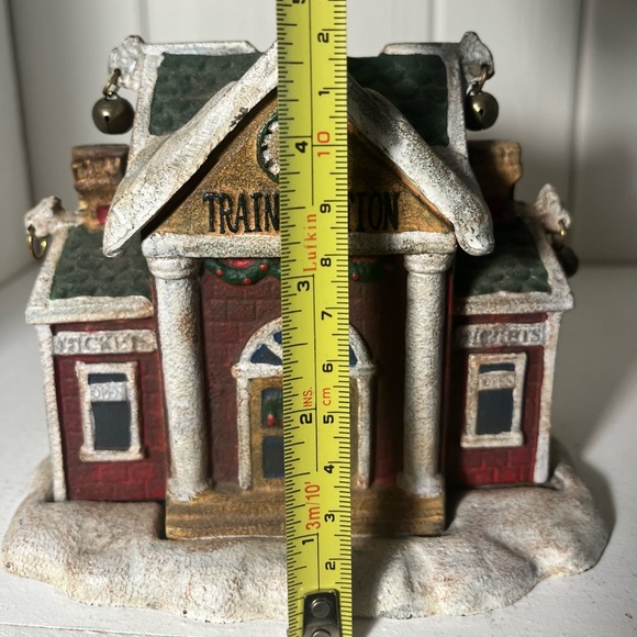 Cast iron Christmas 🎄 village banks - Picture 11 of 13